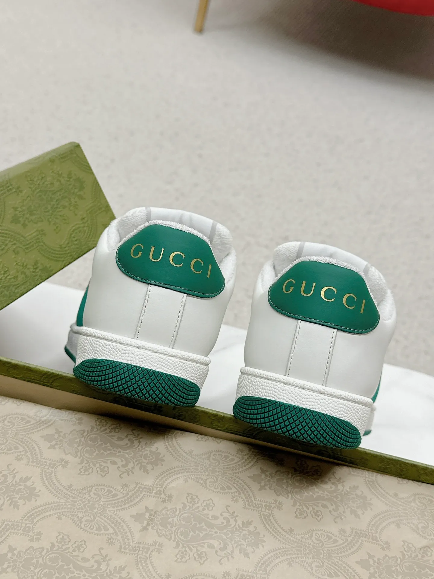 👟👟Ex-factory price 560👟👟 Men’s size +10 Gucci——purchased version GG series distressed dirty shoes-hot style is coming! 9 times out of 10 sales, you will definitely get the money. Ready stock! Spot goods! Spot goods! New colors added - the ultimate version on the market! Purchase the original version and develop it... fabric, material, outsole, and details can be compared at will! Open-mold Swarovski one-to-one replica rhinestone chain...Metal cherry pendant...Metal double G crystal cylindrical mark...Gucci original customized narrow webbing...Super flash series - flash diamond chain. The cherry decoration is detachable and can be changed into two to match with each other to show your personality. Exclusive color-brushed cowhide fabric. Hand-made distressed is very textured and has a sense of luxury! The details of the workmanship can be seen in the drawings, and no line is missed. The original terry cloth is delicate, soft and more comfortable and breathable. The privately stamped two-color original TPU outsole (lower layer is wider, upper layer is narrower). Matching packaging⭐️ Size: Female 35-40 Male 39-44 (Female 41 Male 45 customized)